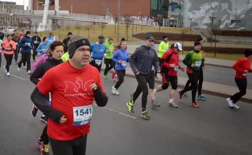 Maniacka Dziesiątka: Chłód i deszcz biegaczom niestraszny. Ponarzekali za to kierowcy [WIDEO] - 16